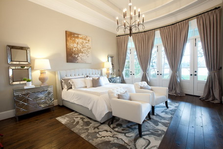 Luxury-Brown-Curtains-and-White-Bedding-Sets-in-Traditional-Bedroom-Design-Ideas